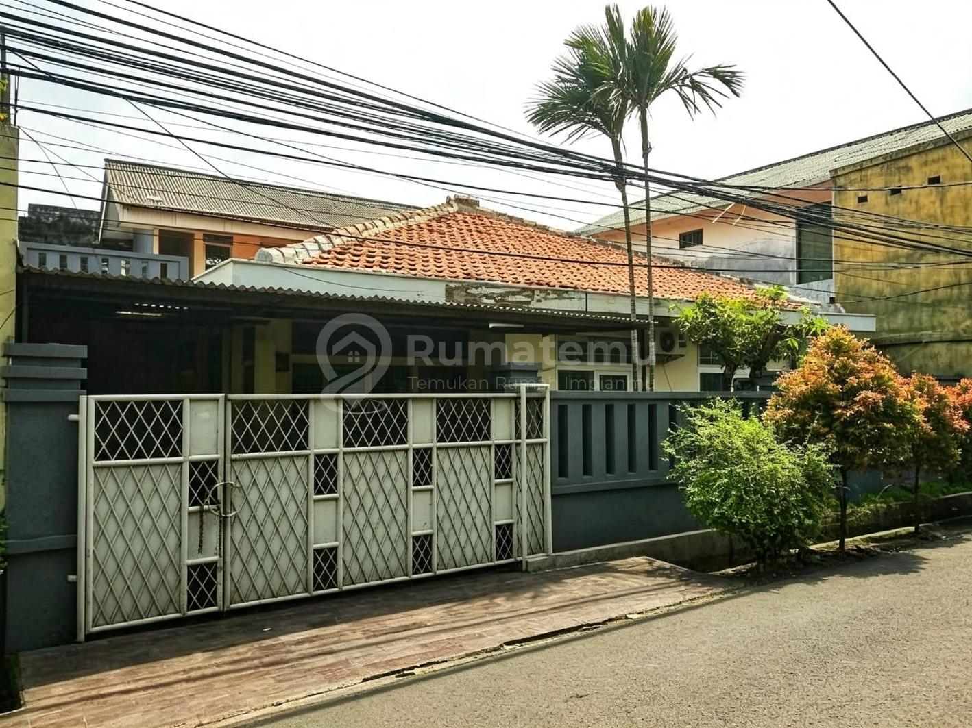 Dijual Rumah dengan Hadap Utara Akses jalan 2 mobil di komplek di Cidodol, Grogol Selatan, Kebayoran