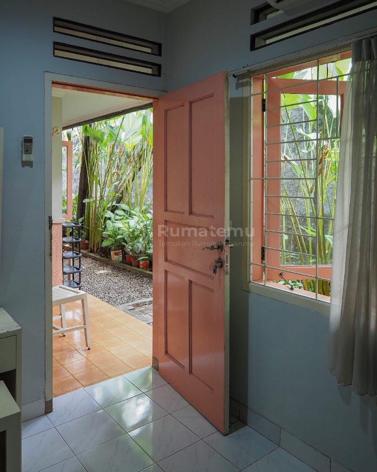     Dijual Rumah Premium Lebak Bulus – Rooftop, Parkir 4 Mobil, SHM, LT 580 m²