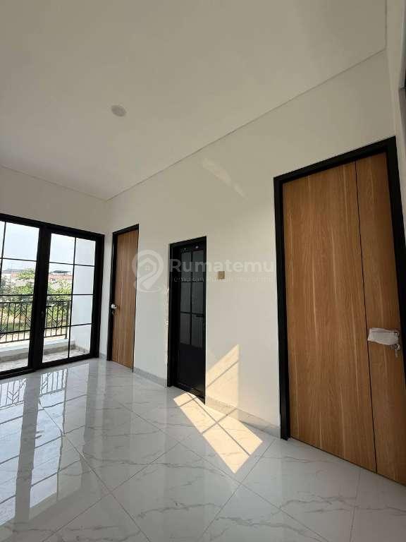 Rumah 2.5 Lantai di Kav.AL GDC Depok