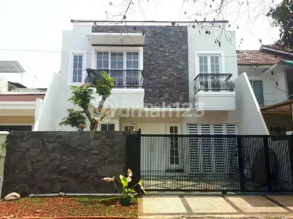 Rumah 2 Lantai Siap Huni Strategis Siap Nego