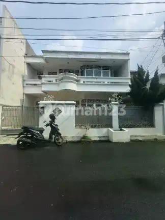 Rumah Secondary Dalam Komplek di Duren Sawit