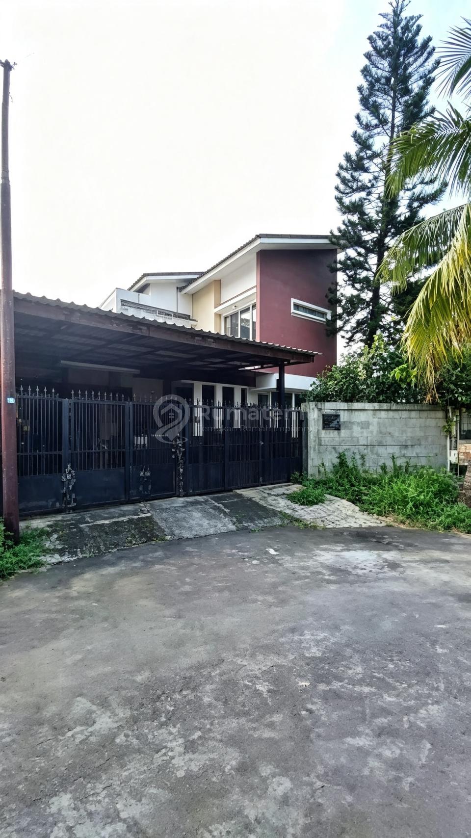 Dijual Rumah Luas Dan Rapi, Hadap Tenggara di Kencana Loka