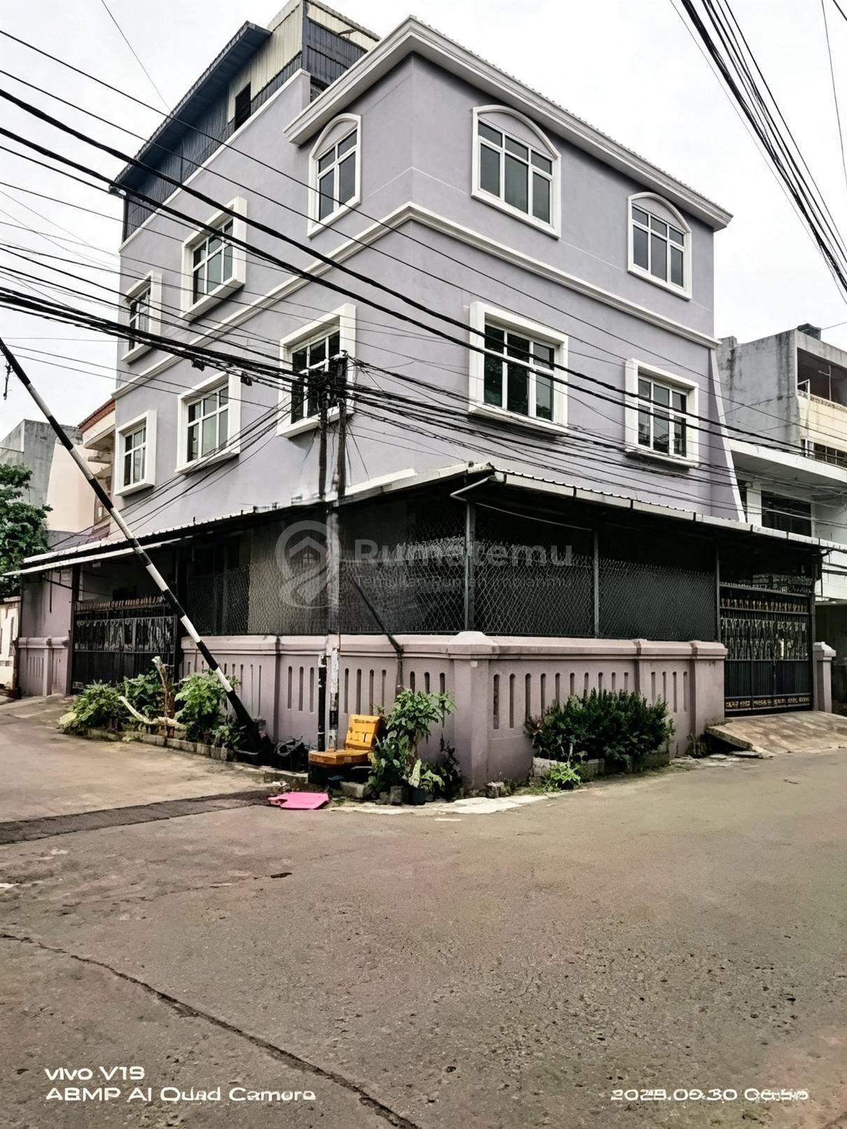 Dijual Cepat Rumah Siap Pakai di Kavling Polri Jelambar, Jakarta Barat.