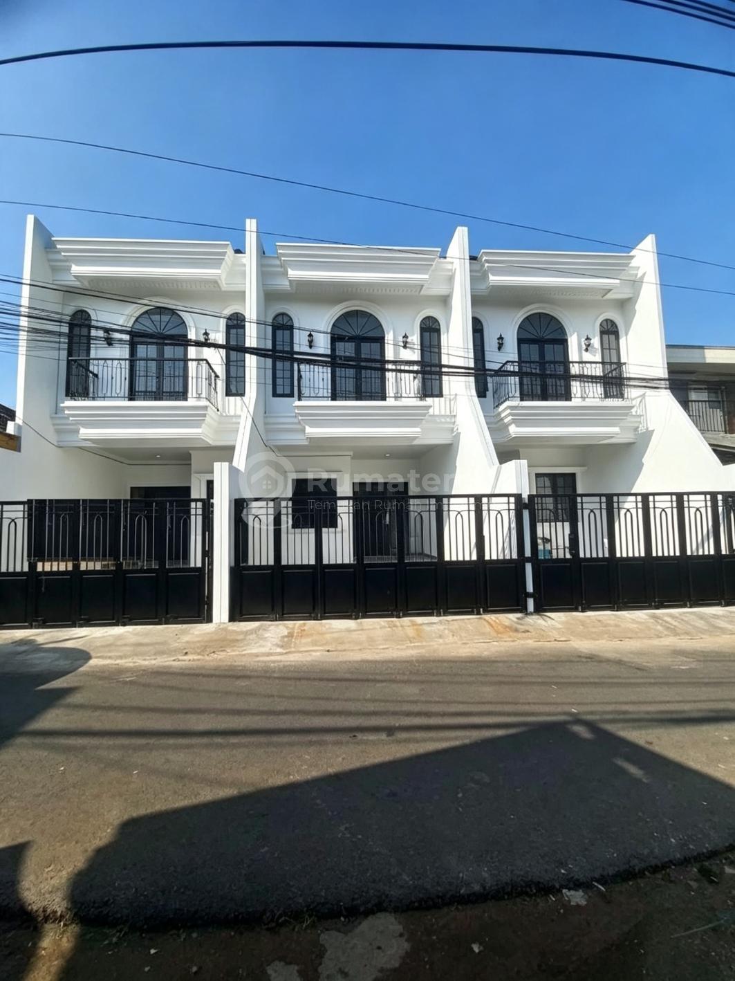 Di jual 3 unit rumah baru classic modern minimalis di Cipinang Cempedak