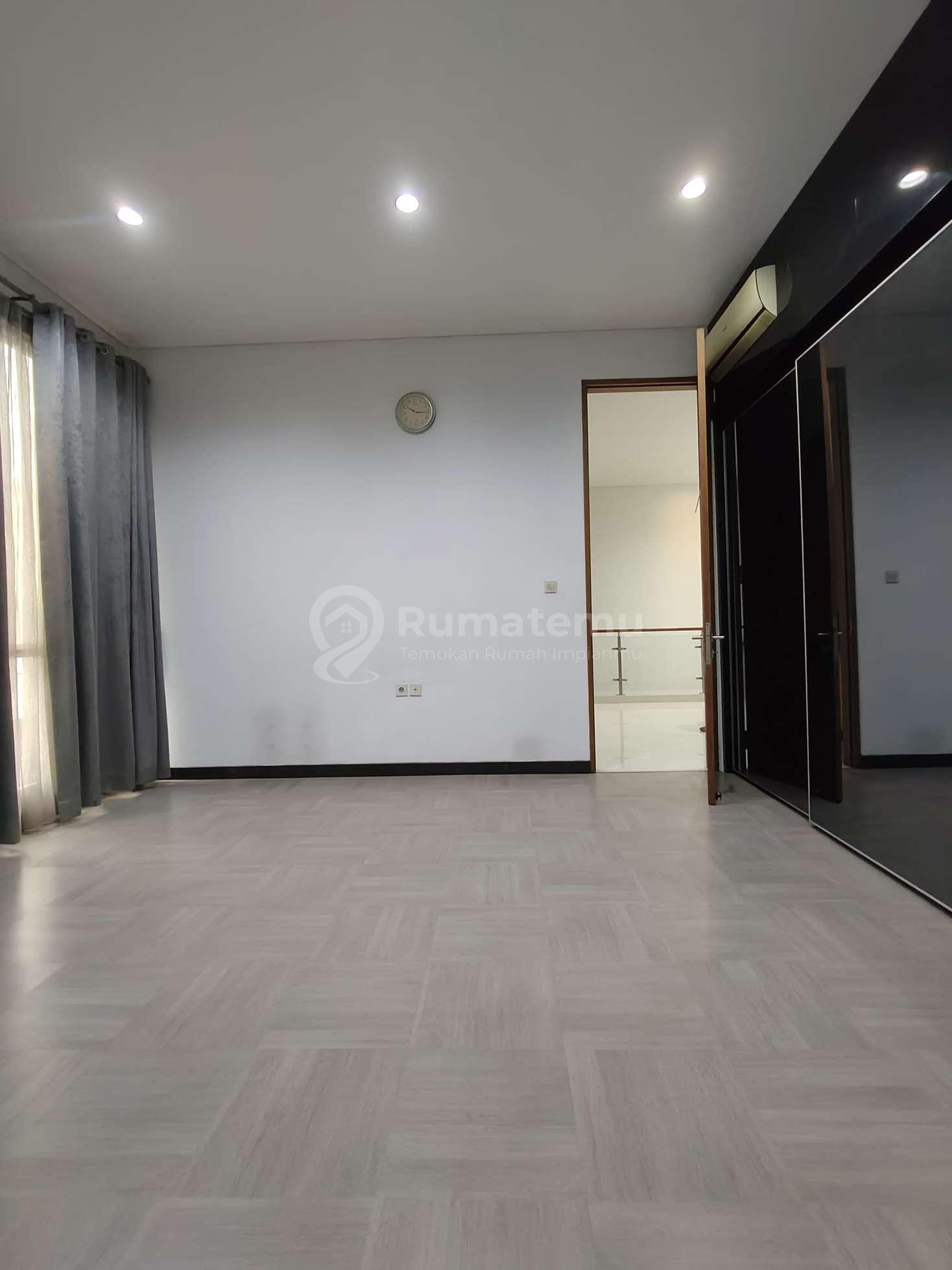 Turun Harga Rumah Dalam Komplek Di Cempaka Jakarta Timur 