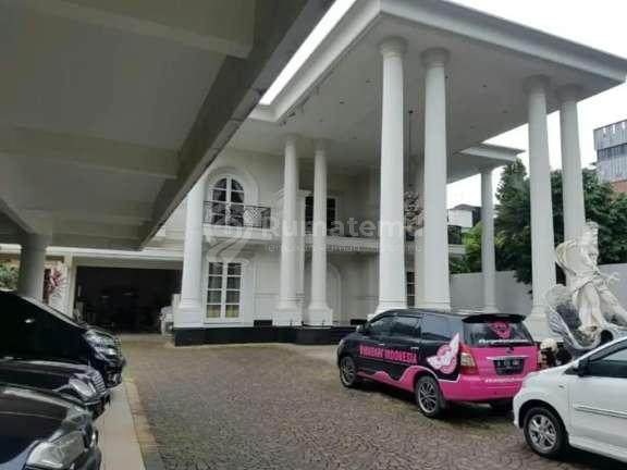 RUMAH MEWAH DI CILANDAK DEKAT TOL