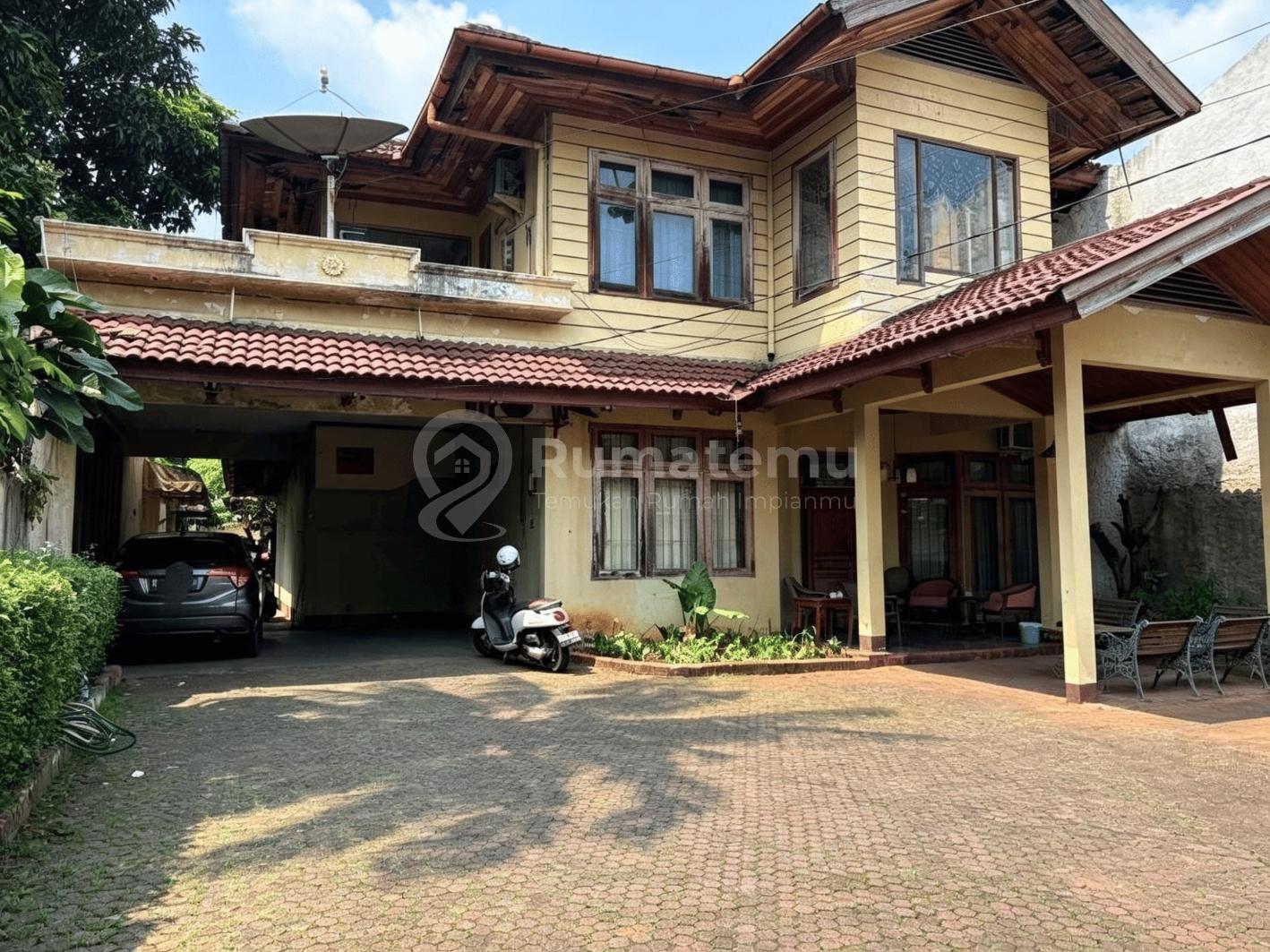 Dijual Rumah Di Area Komersial di Jl. Kemang, Bangka Garasi Muat 20 mobil - Row jalan 2 mobil Lebih
