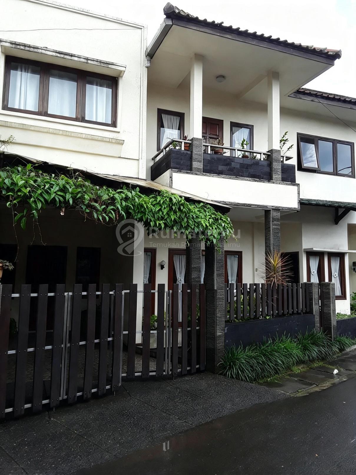 Dijual Rumah 2 Lantai 3 BR di cimahi Tengah, Jawa Barat 