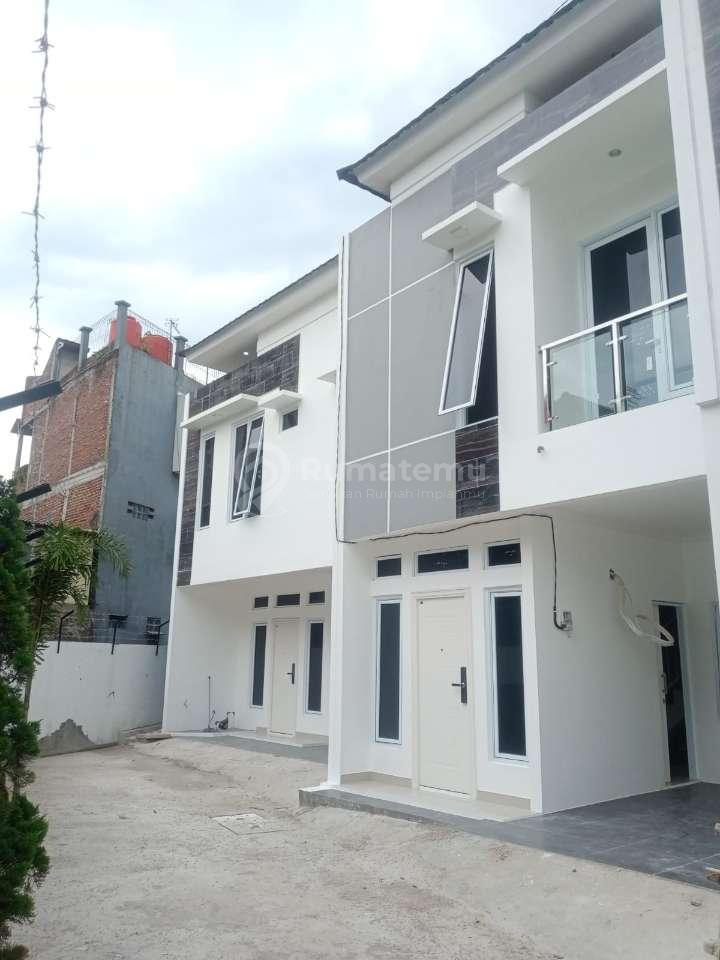 Rumah modern 2 lantai di pisangan baru belakang kelurahan ayam-ayam matraman jakarta timur