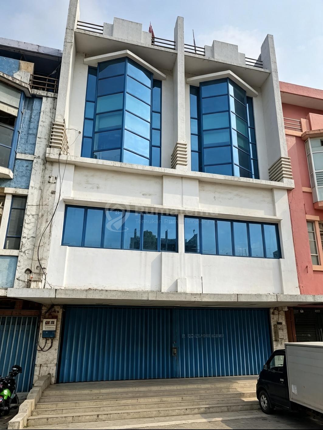 Dijual ruko cocok utk bank, cafe, kantor di area Taman Palem 2 unit gandeng connected