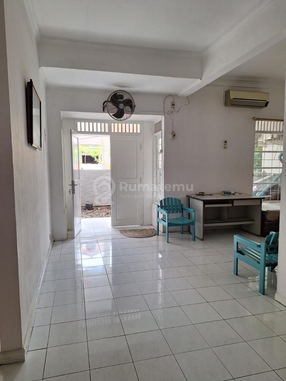 Disewakan Rumah 2 Lt SemiFurnish Siap Huni di Sektor 5 Bintaro