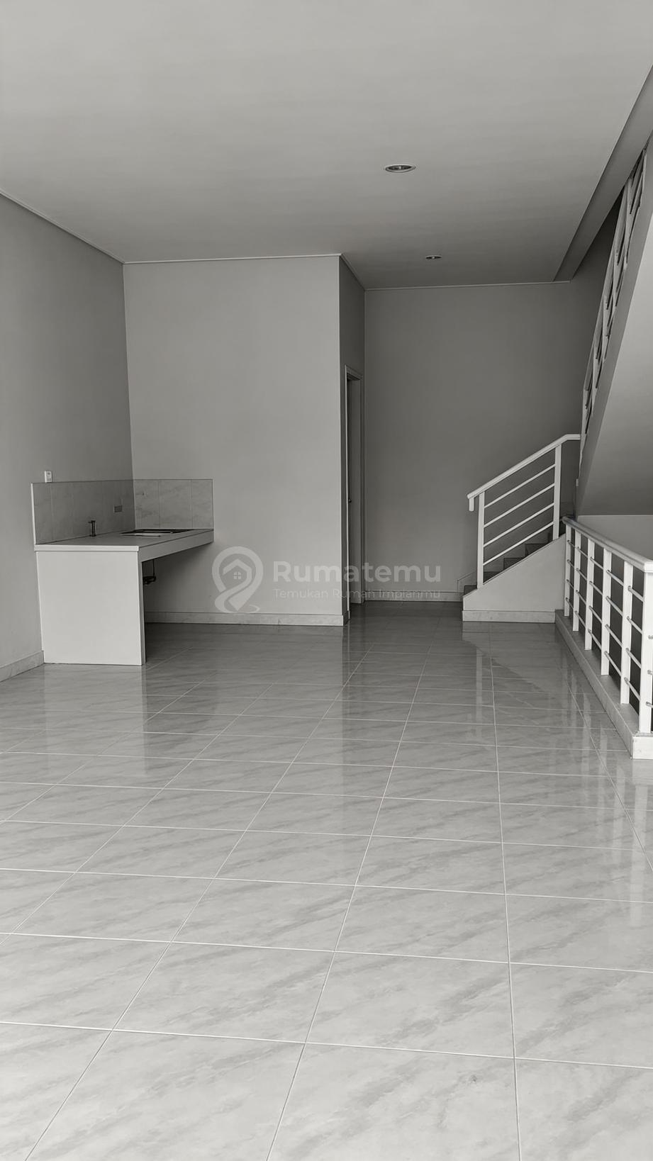 Ruko Samping Jalan, Cocok Buat Invest, Gading Serpong