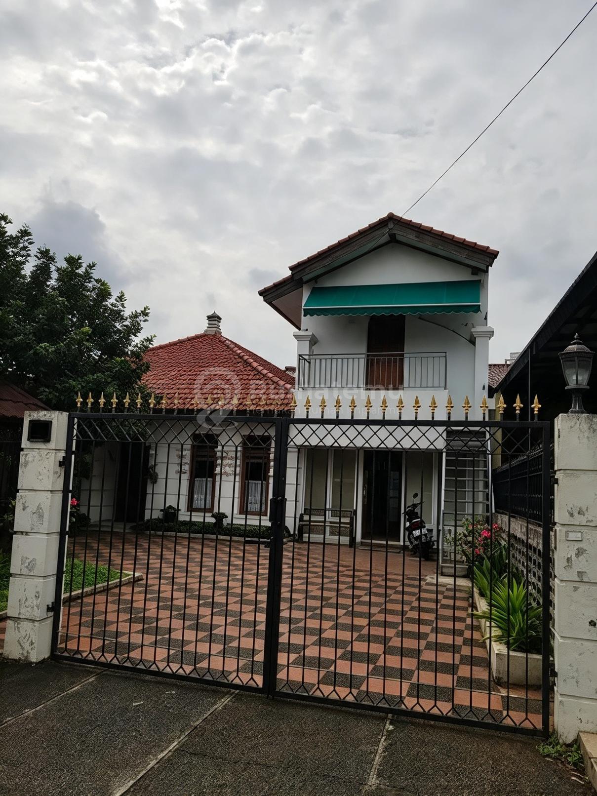 Dijual Rumah Mewah 2 Lantai Strategis Harga Menarik di Pondok Indah
