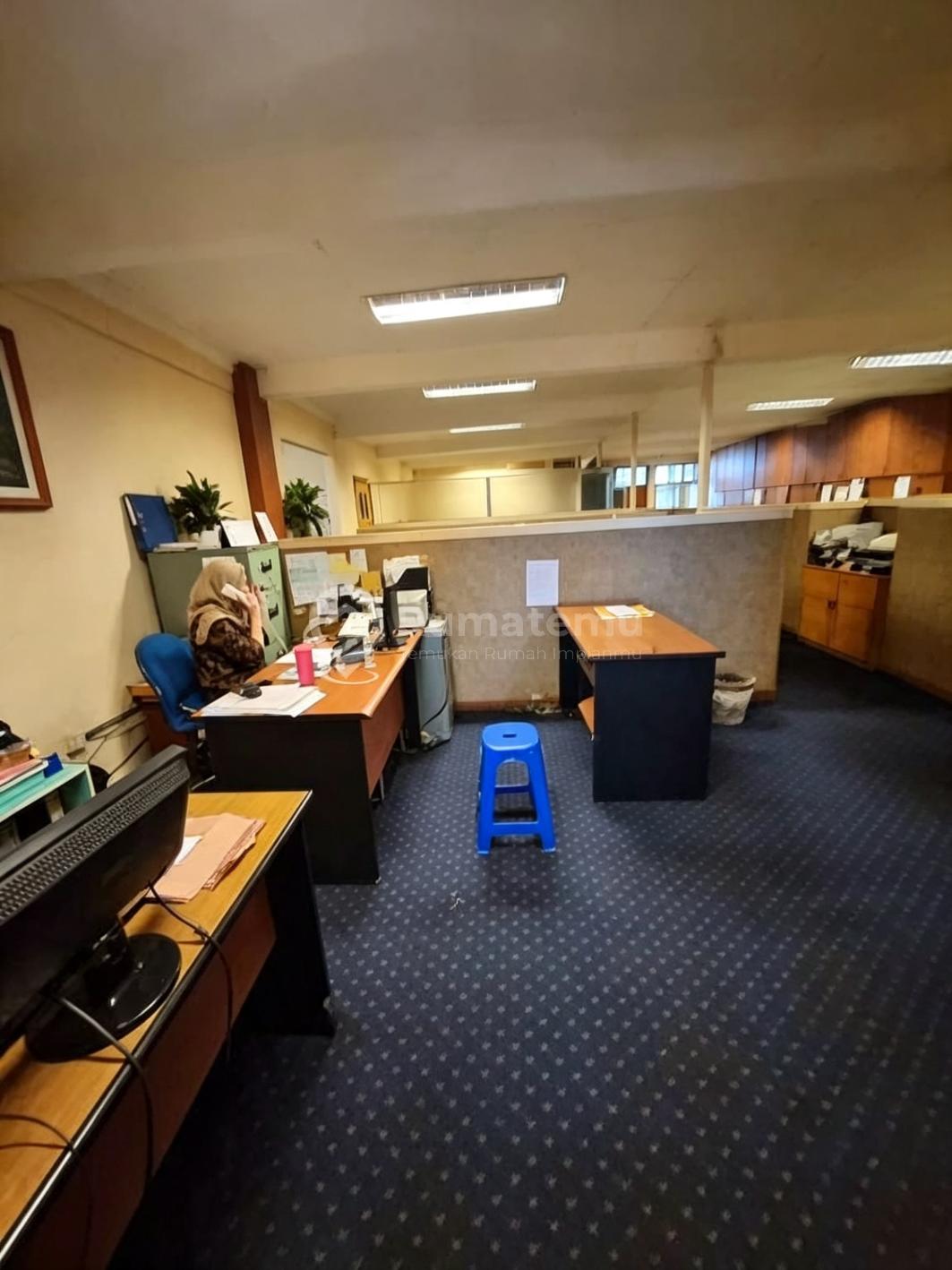 Ruang usaha di lebak bulus
