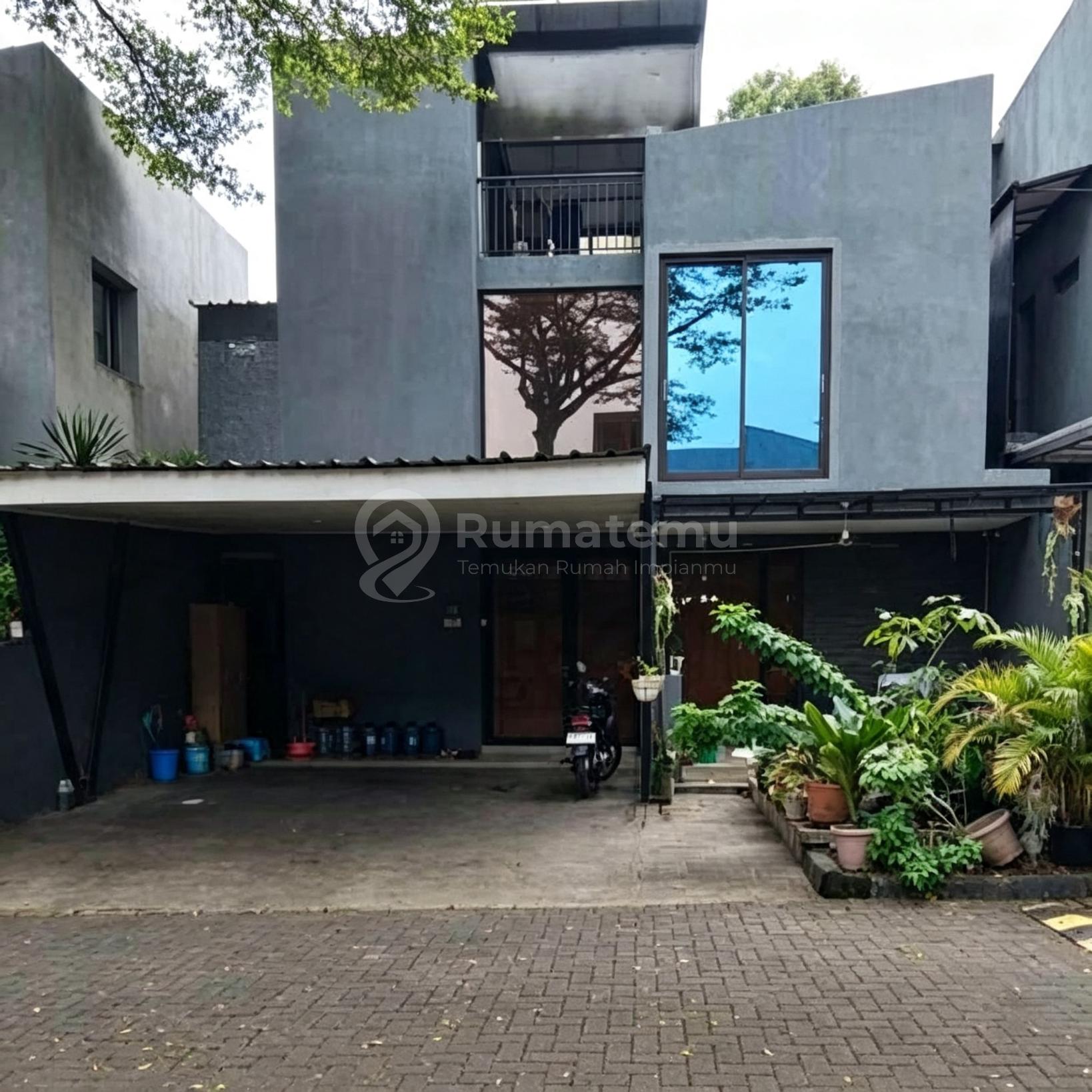 Dijual Rumah di Ozone Residence, Bintaro