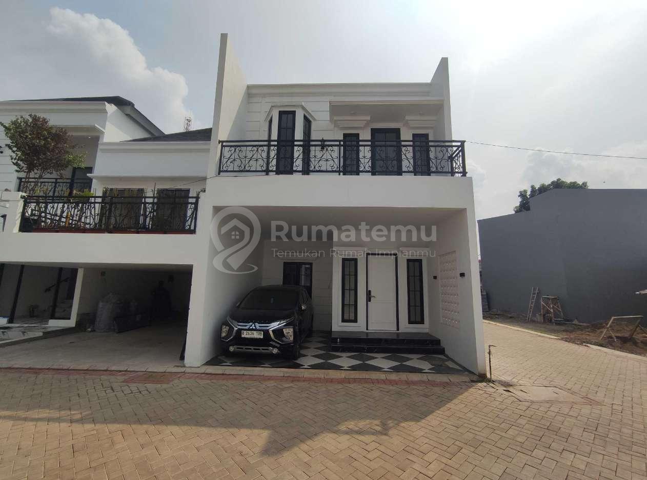 Rumah 2 lantai American Style di Komplek Griya Kusuma Cibubur.