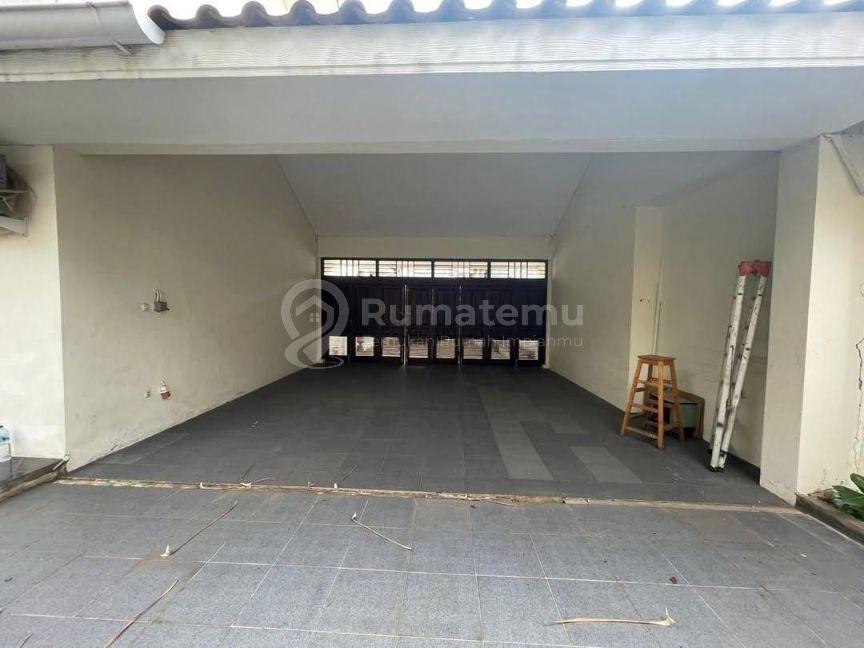 Rumah Megah 2 Lantai Jl. Malang Menteng Jakpus - Garasi 8 Mobil + Private Pool (Bawah Pasar)