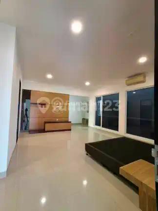 Rumah Baru 3 Lantai Semi Furnished Siap Huni Onyx Alam Sutera