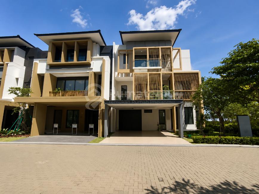 Jual Rumah 3 lantai cantik lebar 9 dan 10 meter sisa 5 unit aja masih ada dikson siapa cepat dia dapat Aerra by Eonna BSD City
