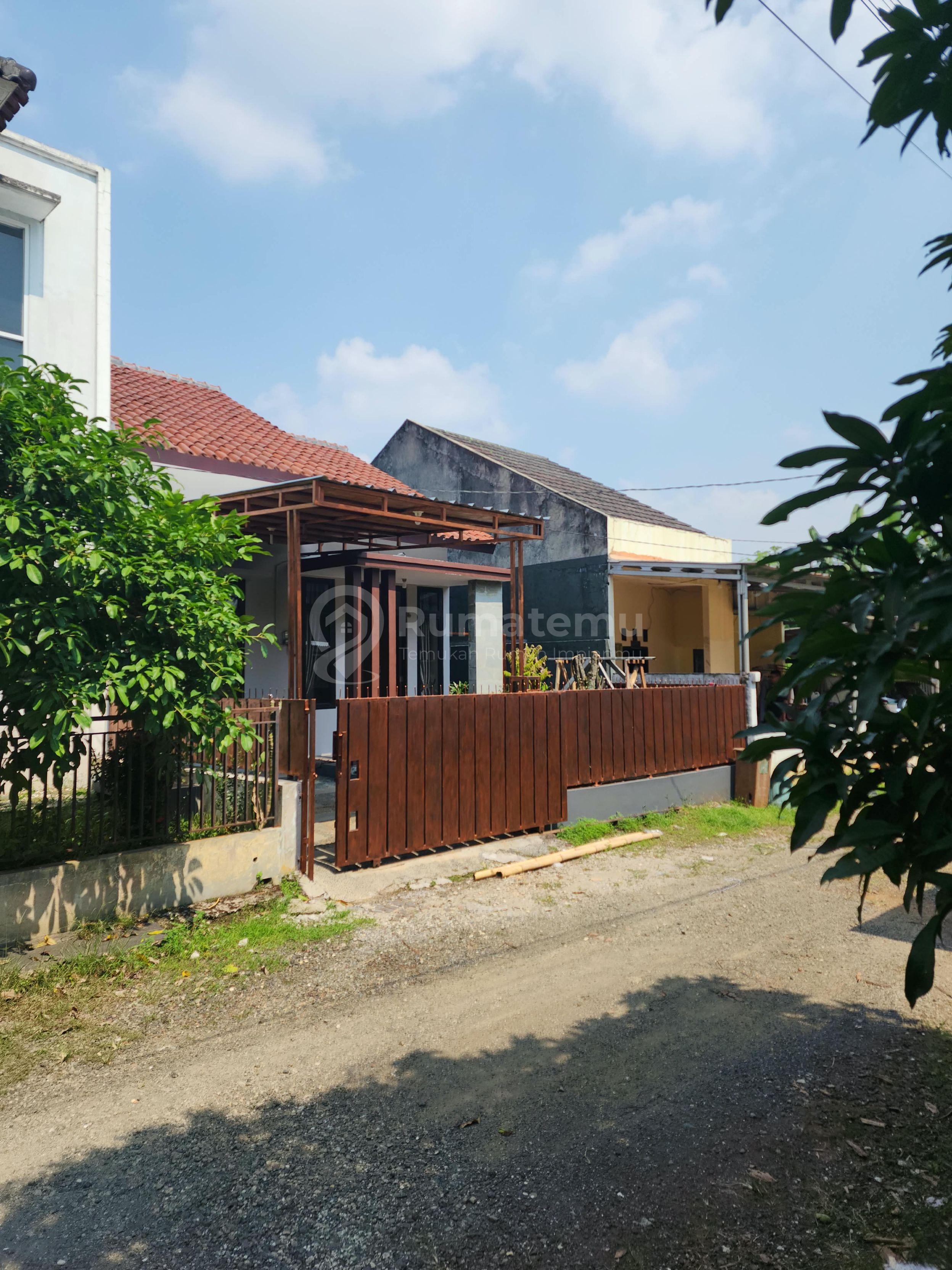 Disewakan rumah taman asri nyaman di perumahan pesona Vancouver Kandang Roda Kabupaten Bogor.