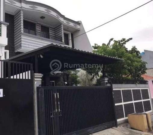 Dijual Rumah Mewah Strategis 3 Lantai Furnished Sumur Bor JakBar