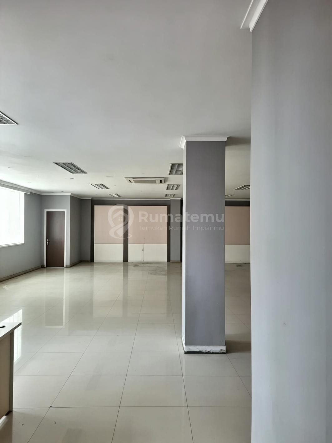 Gedung Kantor Siap Huni Jakarta Pusat Akses Transportasi Umum