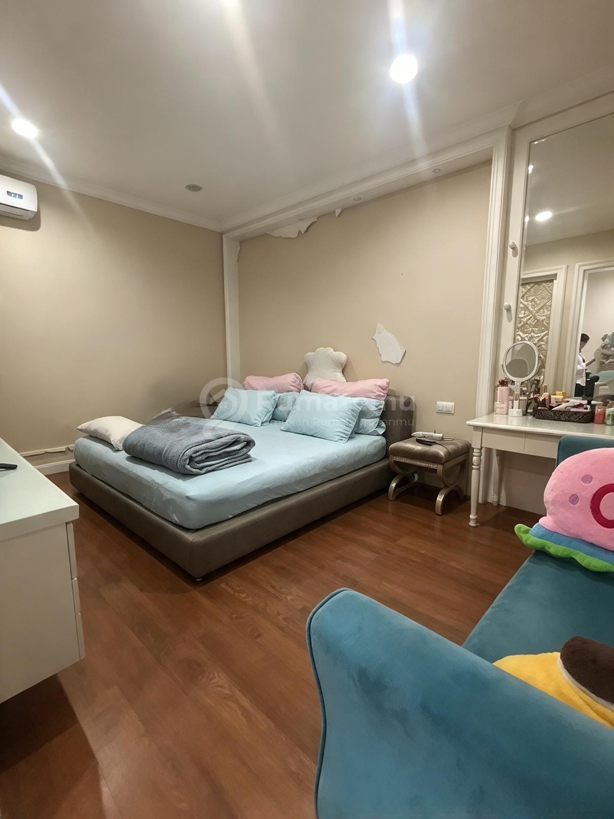 Dijual Rumah 2 Lantai Janur Elok Kelapa Gading, Jakarta Utara.