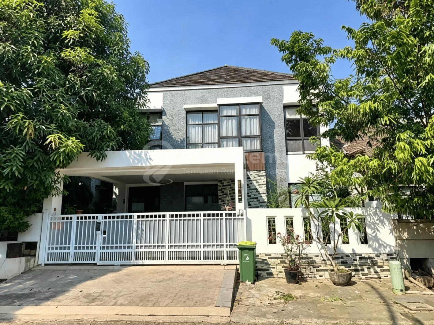 Rumah Siap Huni 2 Lantai Di Kencanaloka Bsd Luas Tanah 200m² Bangunan 180m²