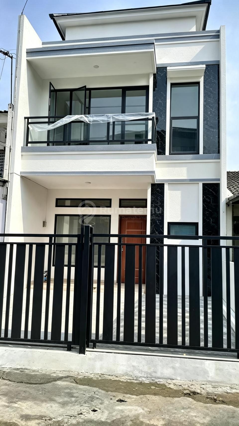 Rumah Brand New di Sektor 8B