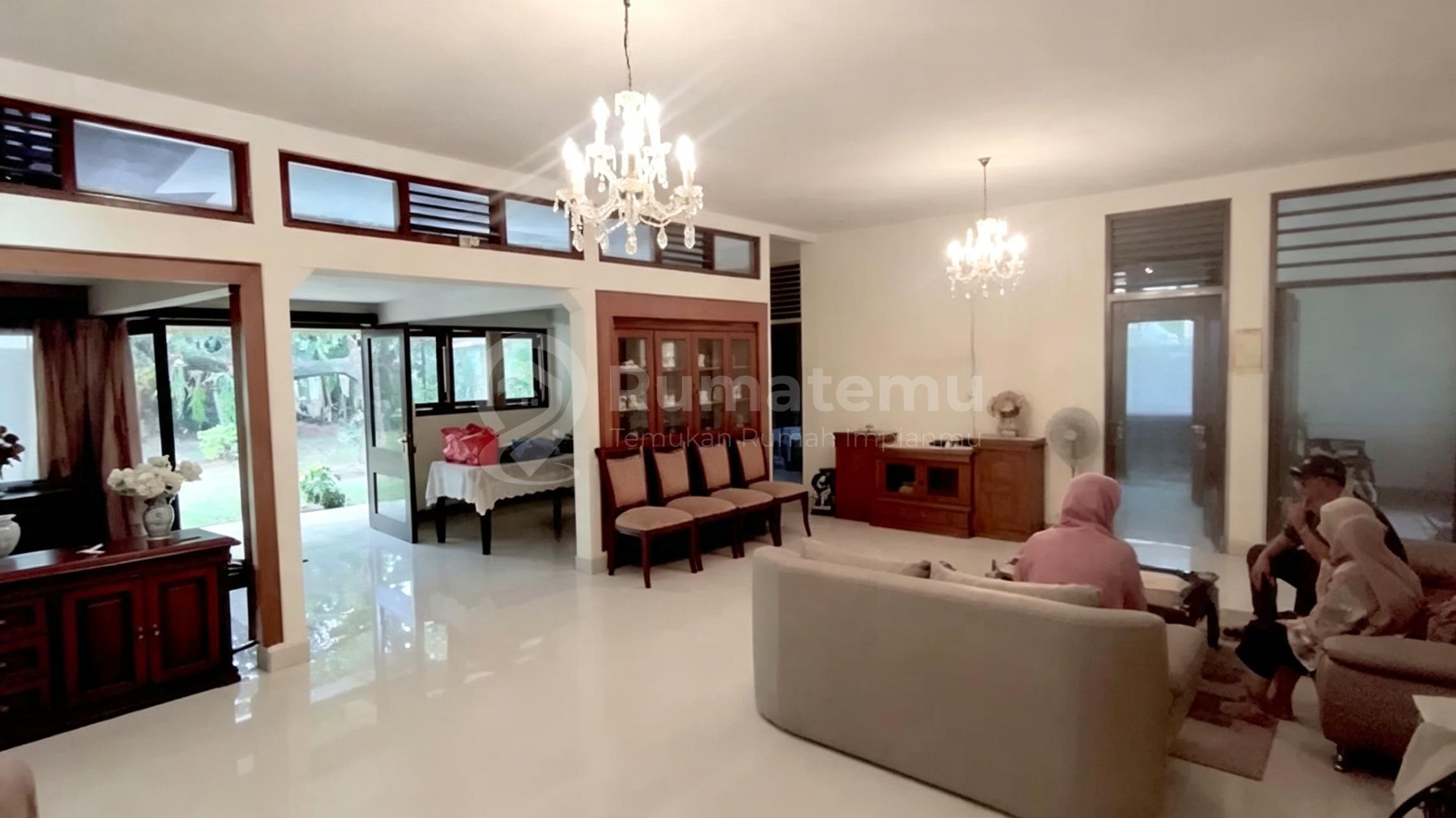 Nego Sampai Deal! Rumah Luas Strategis di Menteng Dalam