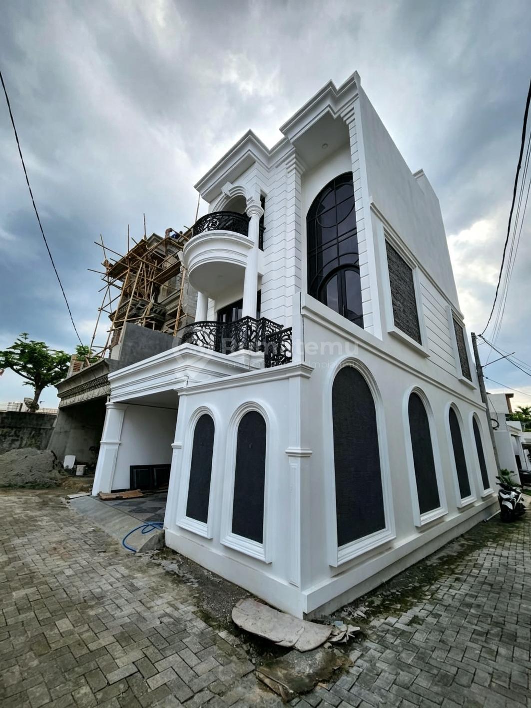 Dijual rumah baru mewah cantik komplek kurang dari 10 menit dari pintu keluar tol Andara di Jagakarsa