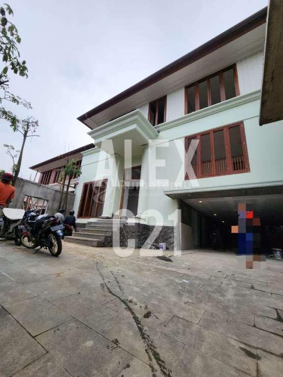 Dijual Rumah Brand New + Swimming Pool Terdapat Taman Depan Belakang di Kemang, Mampang Prapatan, Jakarta