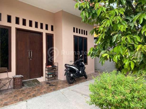 Dijual rumah lokasi potensial untuk bisnis kos kosan, dijual dengan full furnish dalam gang motor di area Cempaka Baru, Kemayoran