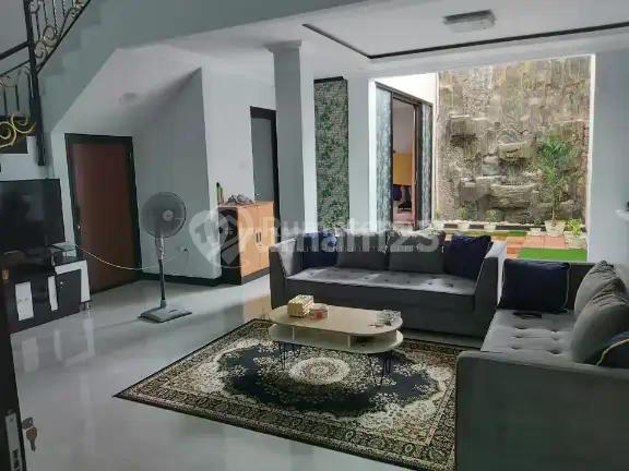 Rumah Bagus 2 Lantai Siap Huni Hadap Timur