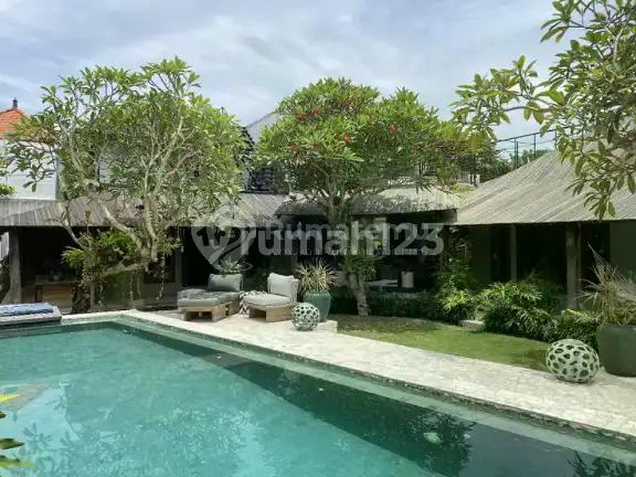 Rv-3027 Luxurious 5-Bedroom Villa In Canggu With Unique Design