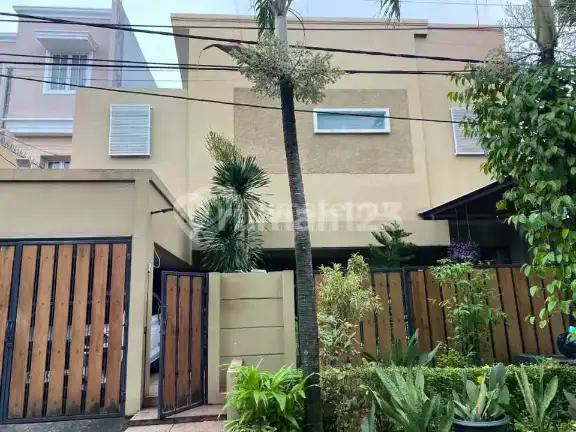 Rumah Ada Kolam Renang Di Bintaro Sektor 3a Tangerang Selatan