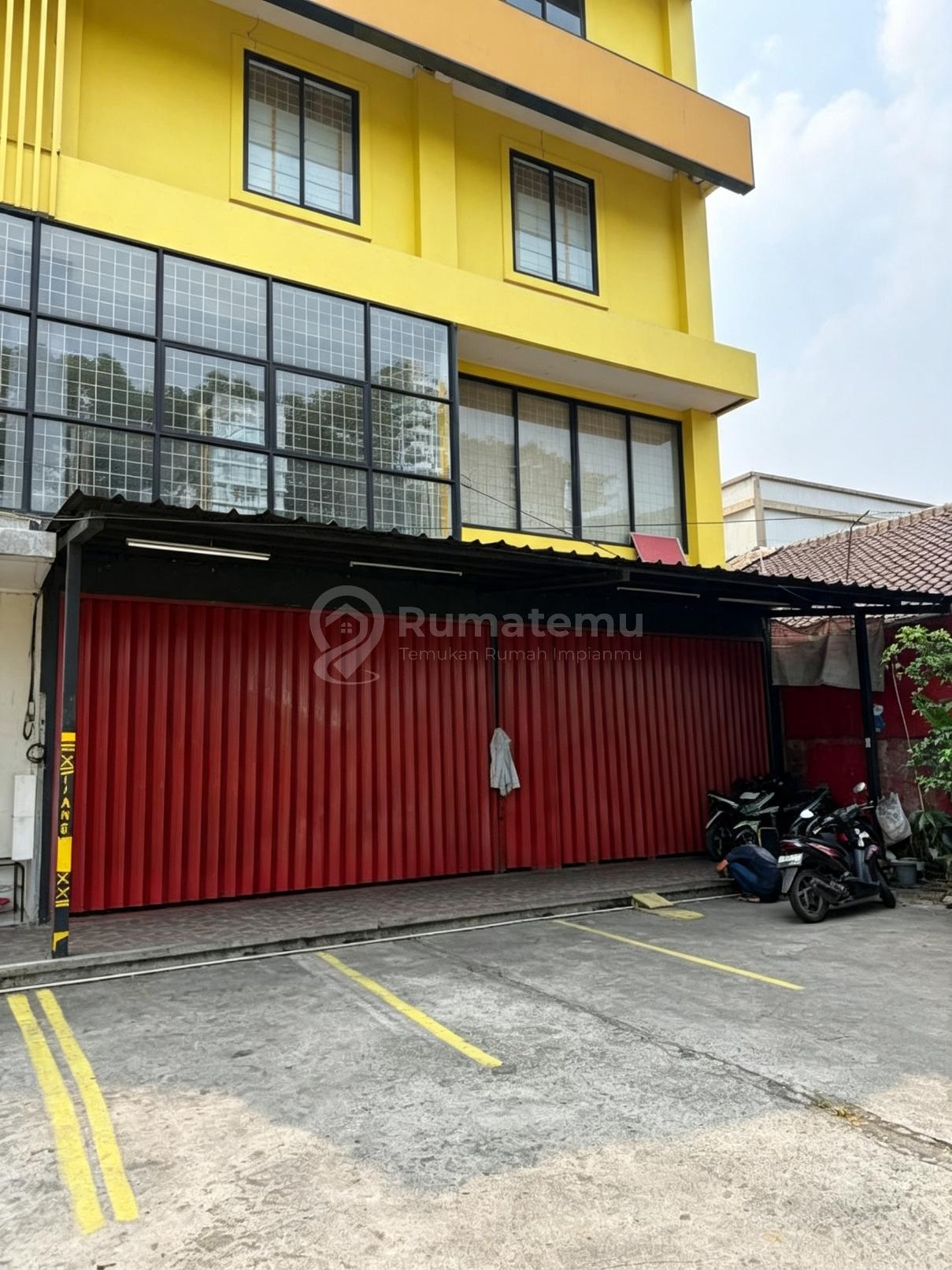 Disewakan Ruko Gandeng Jalan Raya Ciater BSD Parkir Luas Lokasi Strategis