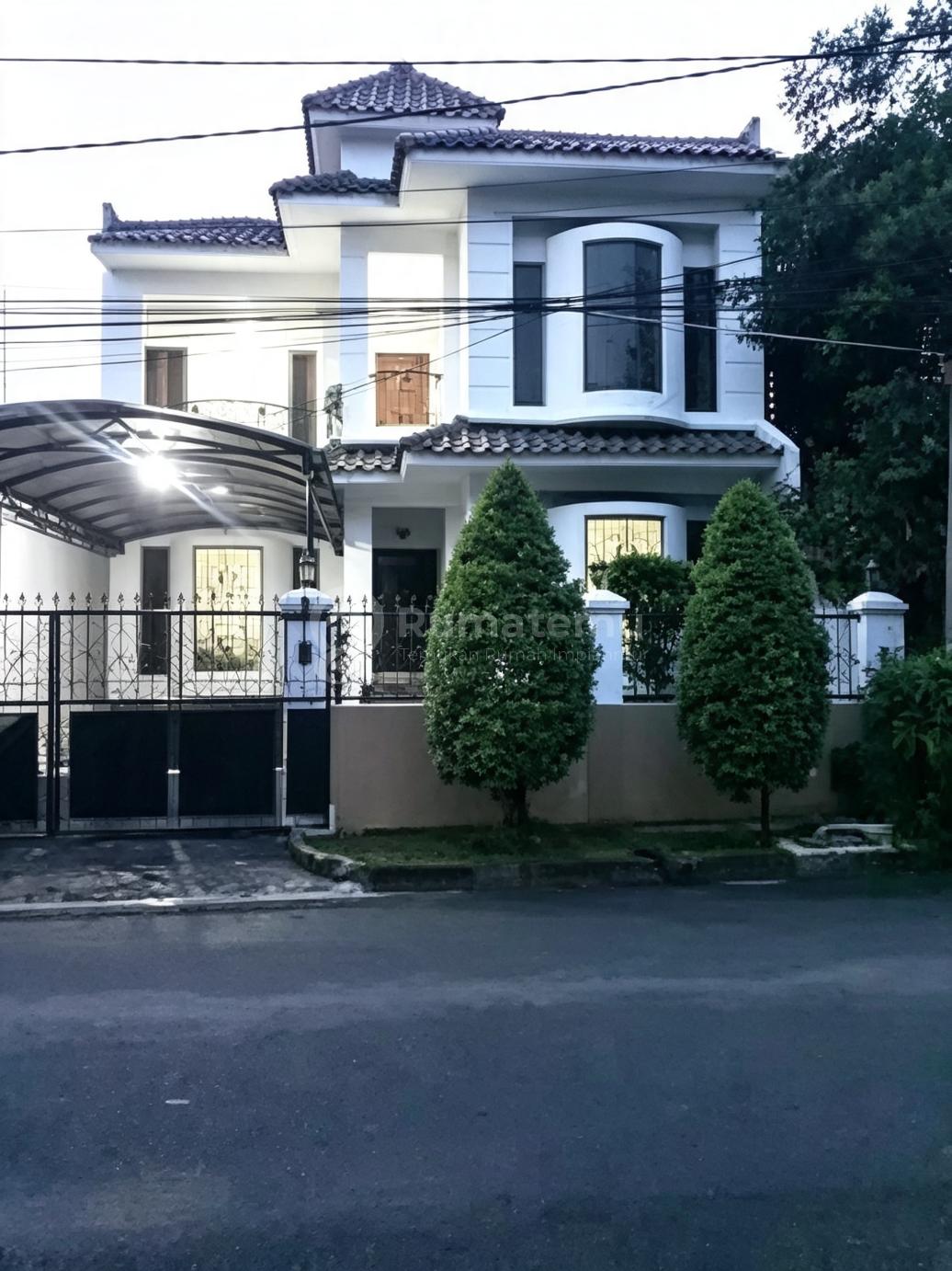 Rumah 2 lantai Hitung Tanah di Gedung Hijau Pondok Indah