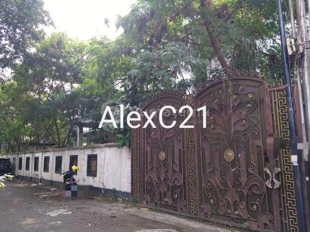 Jual rumah tempat strategis tua di Bangka hitung harga tanah saja, Jakarta