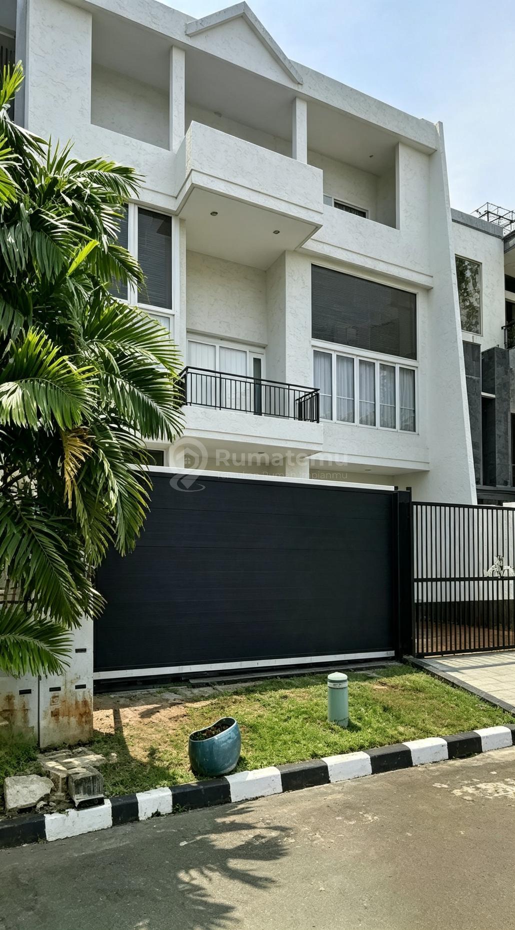 Rumah Baru 3 Lantai di Grisenda Pik Kapuk Jakarta Utara