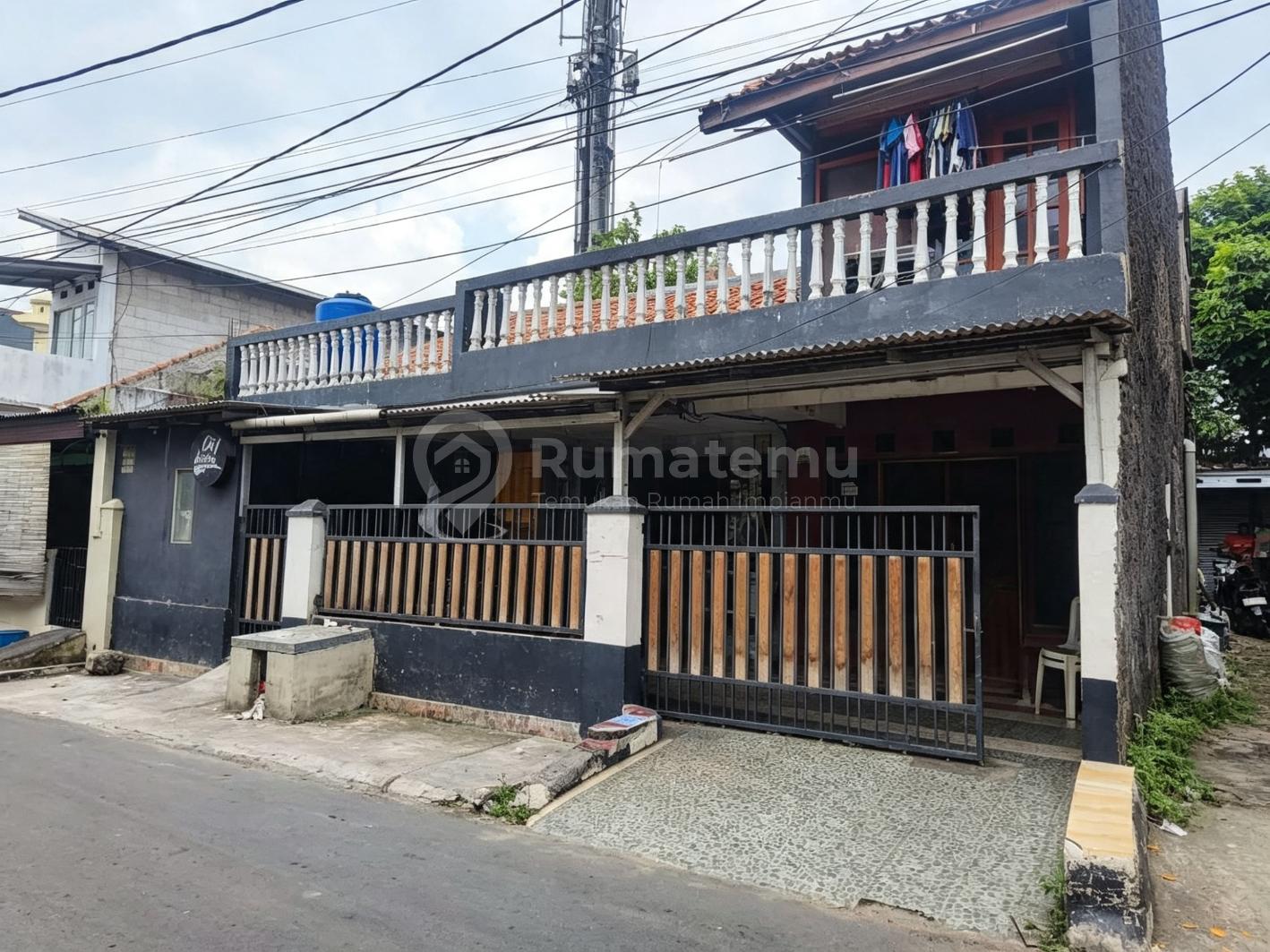 Dijual rumah dan kontrakan Terdapat 3 pintu utama, token listrik sudah di pisah di Duren Sawit, Jakarta Timur