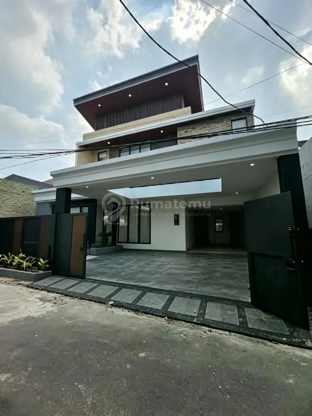 Prestige Area Luxurios House Brand New Modern Design For Sale At Komplek Griya Mandiri Radio Dalam Kebayoran Baru Jakarta Selatan