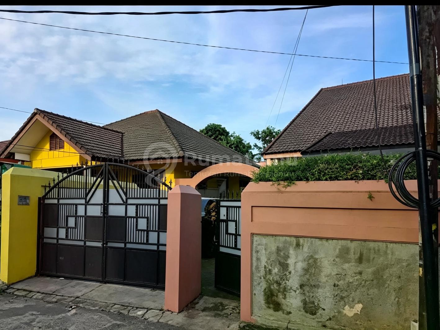 Bintaro, Posisi Strategis Dekat KRL, Dekat Rs Mitra Keluarga Bintaro. Cocok untuk Rumah Kos. Dibawah Harga Pasar. Hitung Tanah Saja