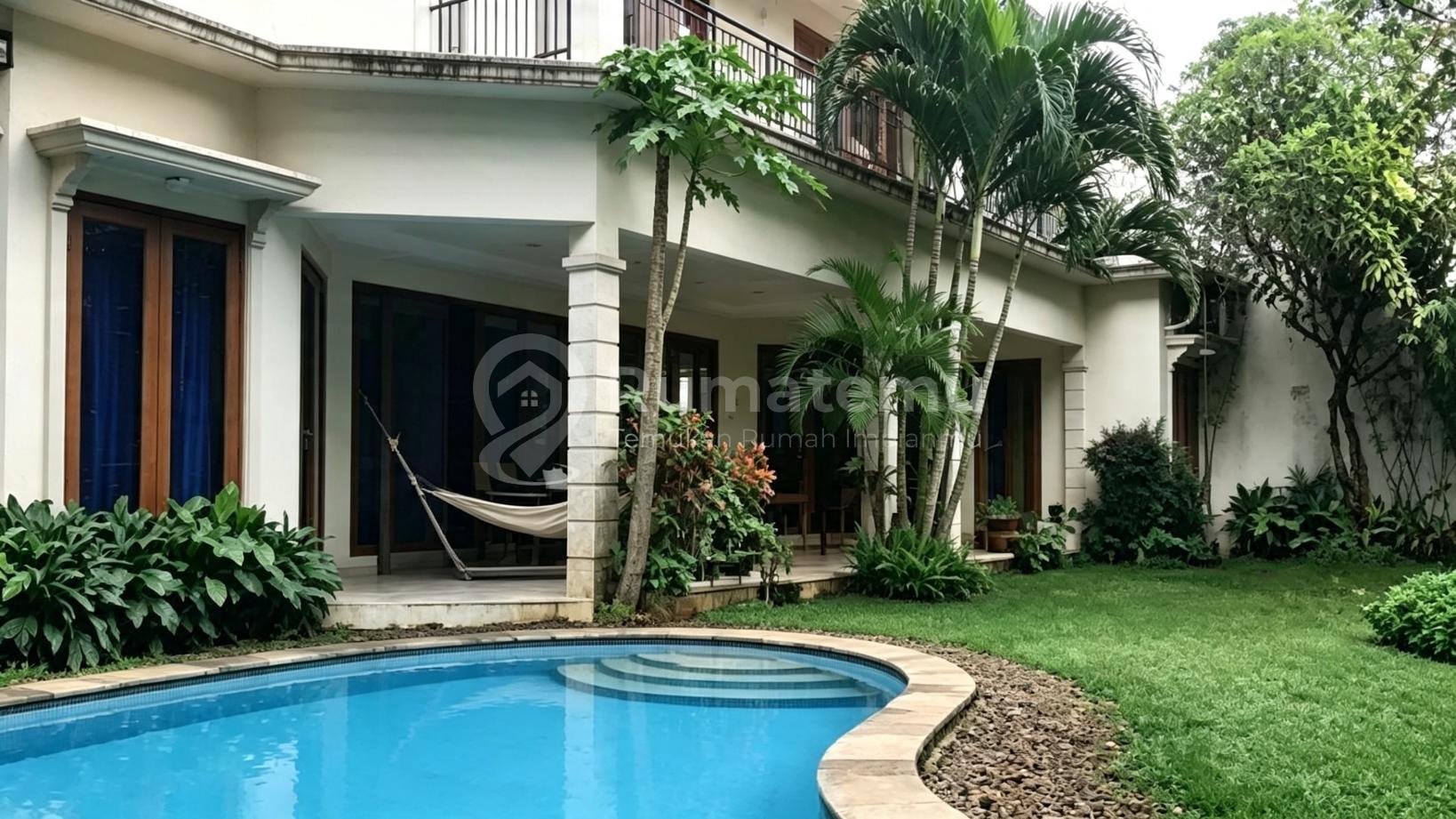 Dijual Rumah Mewah di Kemang Jakarta Selatan Semi Furnished