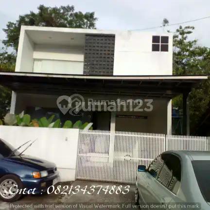 Dijual Rumah 2 lantai dijalan Kaliurang km 14, dekat UII Yogya