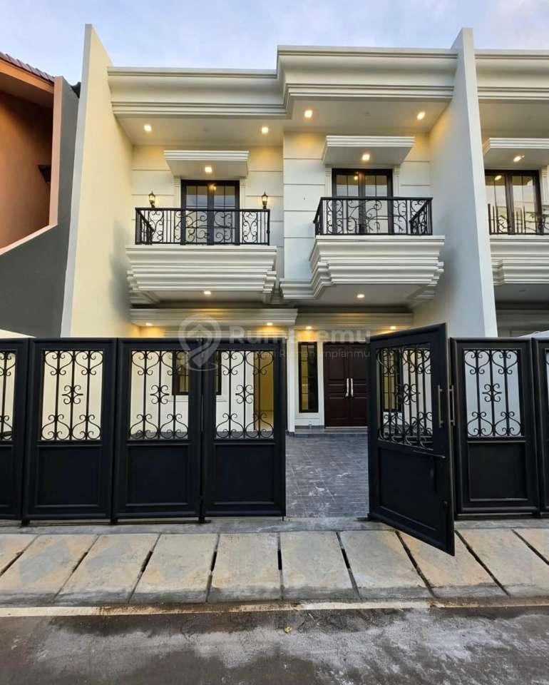 Rumah Mewah Dalam komplek Design Classic Modern 