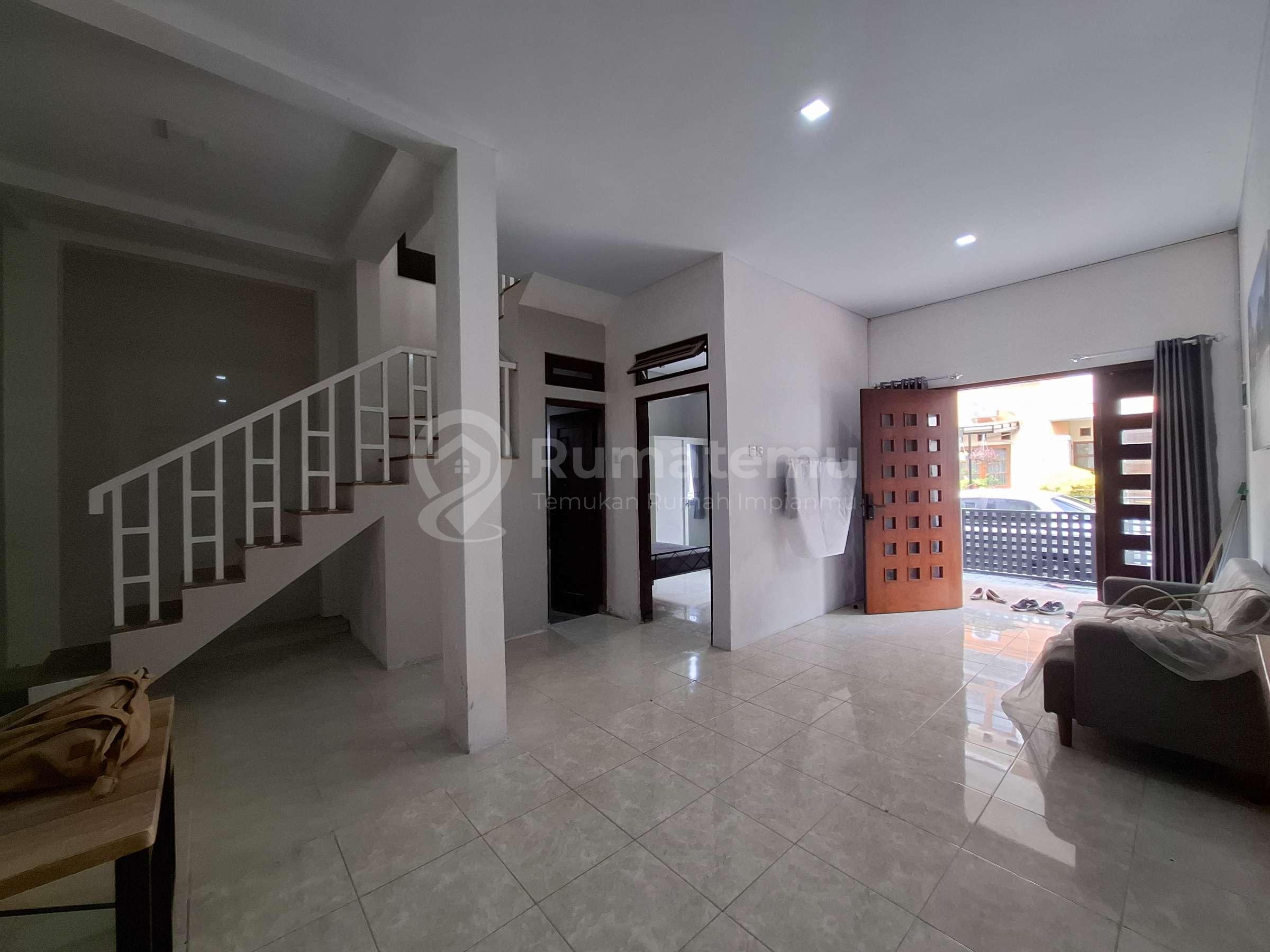 Rumah 2 lantai perumahan taman kuantan sendangadi mlati sleman yogyakarta
