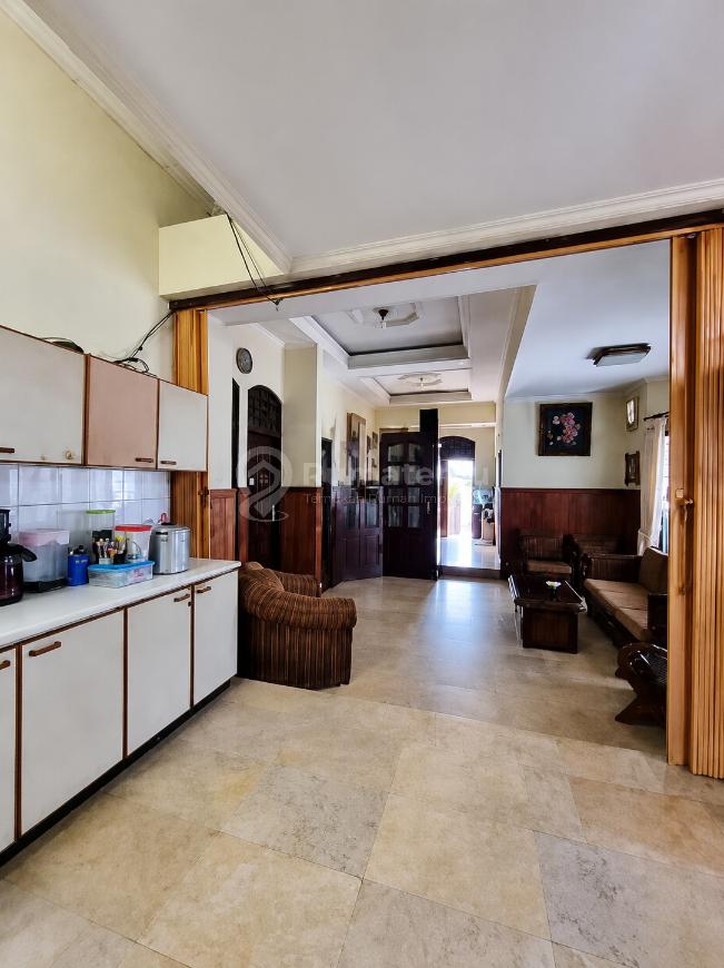 Dijual rumah + 4 kontrakan dan 6 kamar kos di Gandaria Kebayoran Baru Jakarta Selatan