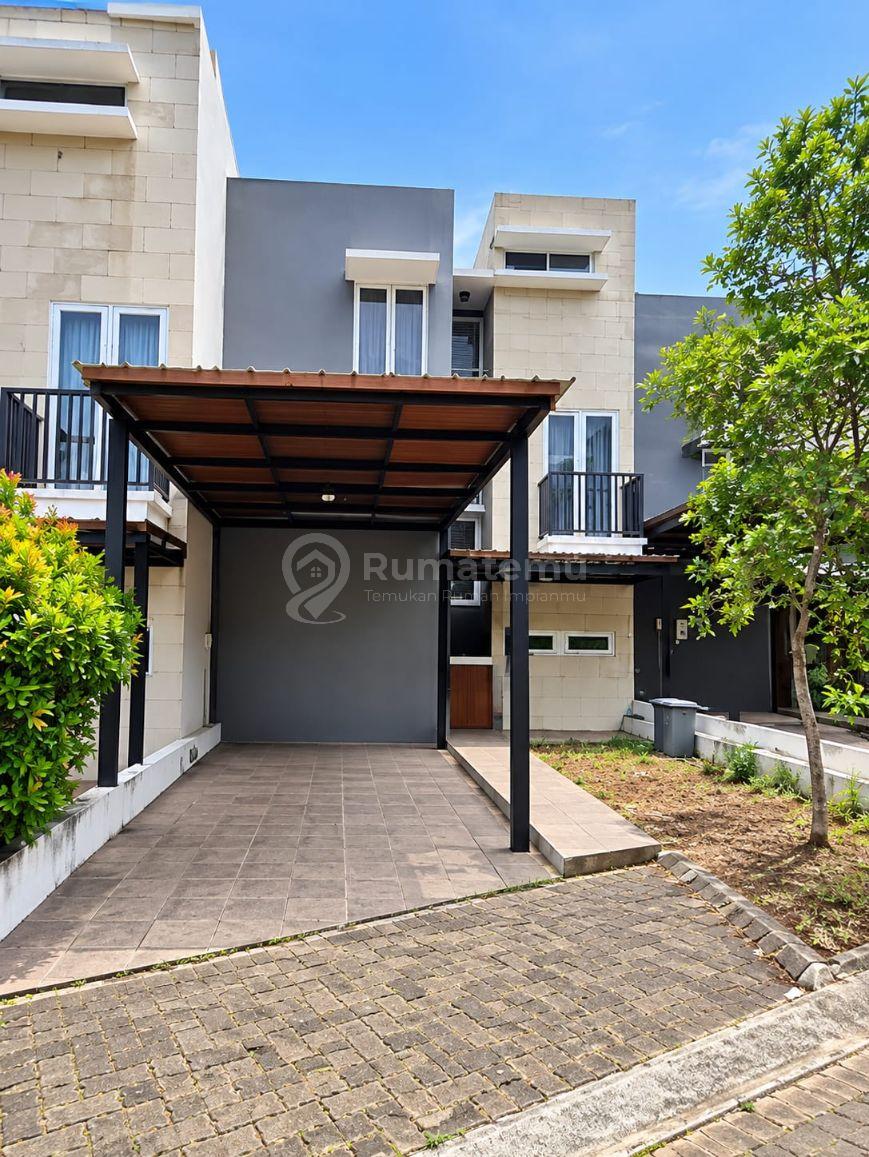 3 LANTAI, SPLIT LEVEL, KAMAR 4+1 - Rumah Unik di Kebayoran Bintaro