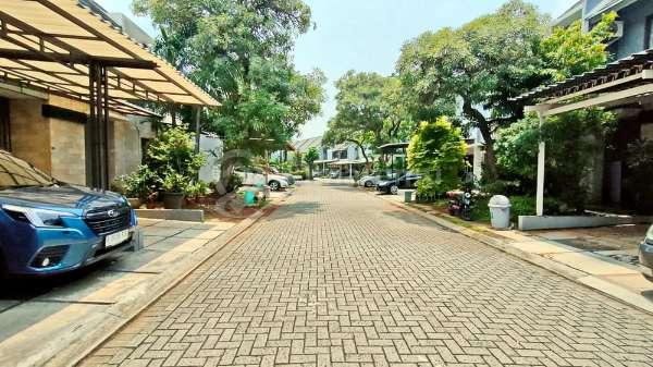 Rumah Dalam Cluster Primer Rieviera Di Rawamangun Jakarta Timur 